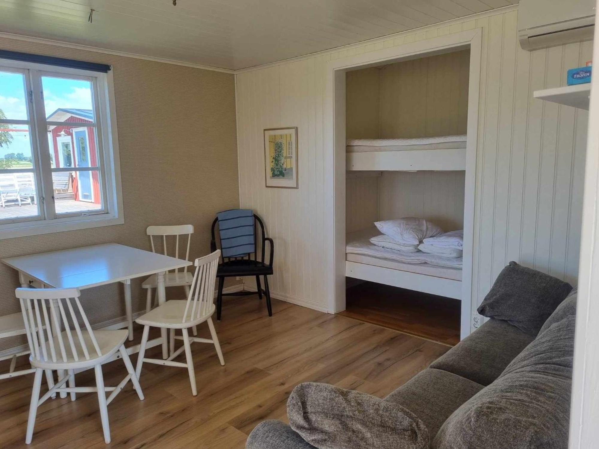 Lodge Roennas Tvaaker